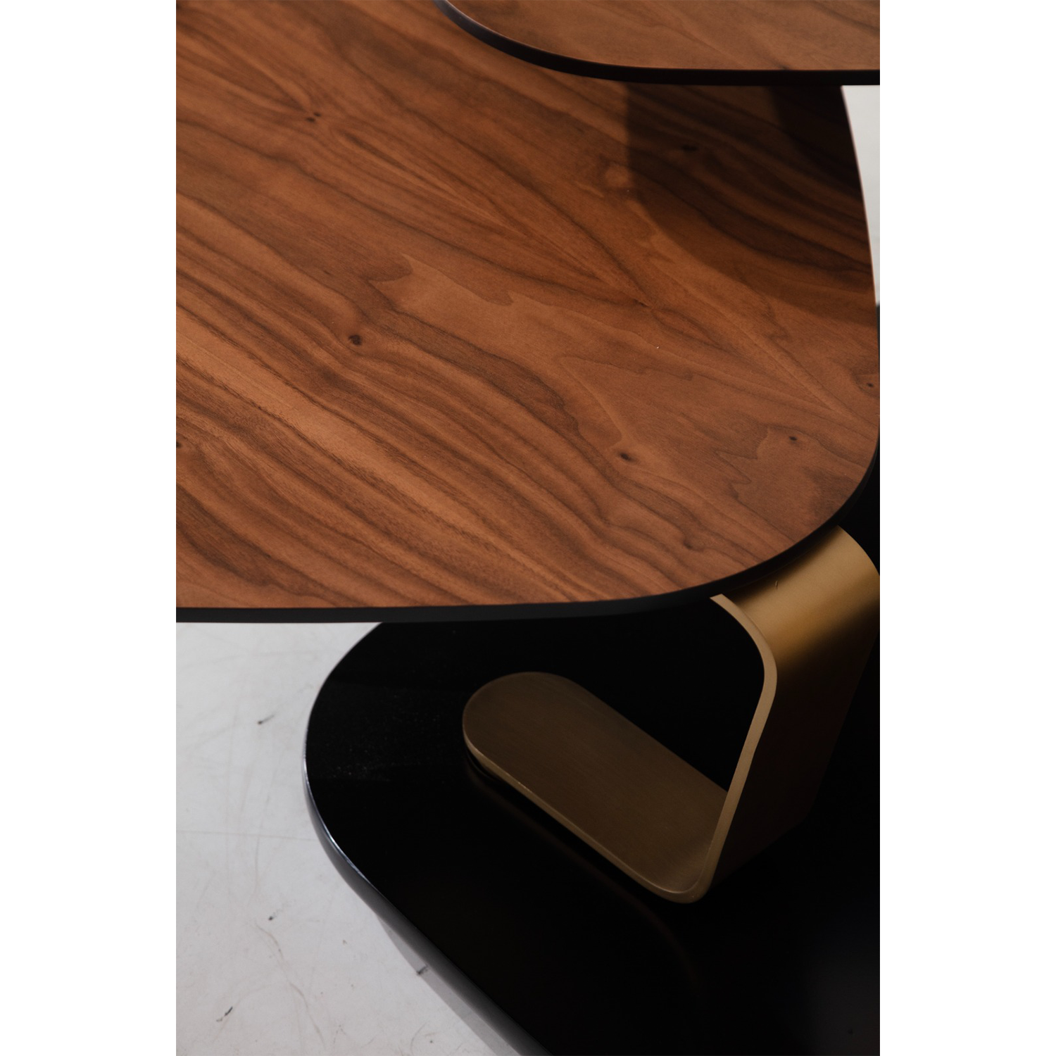 Bentley Center Table – Ceviz